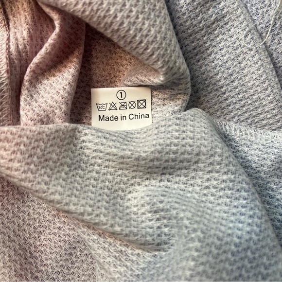 Men’s Sleeveless Sunset Vibe V-Neck Tank Top Size Small New in Package - Picture 6 of 10